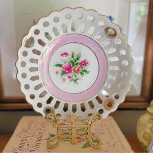 8β reticulated bowl